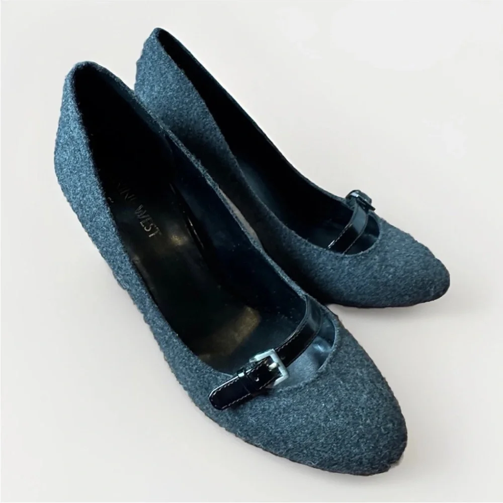 (7.5.) NINE WEST Dark Gray Textile Tall Heeled Shoes w/ Patent Leather